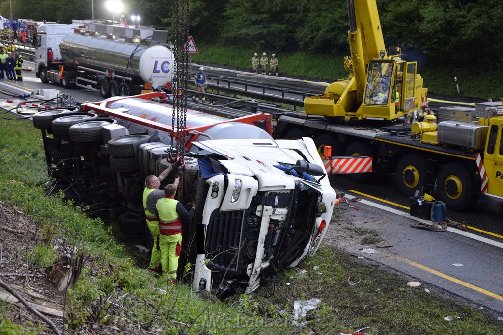 VU Gefahrgut LKW umgestuerzt A 4 Rich Koeln Hoehe AS Gummersbach P307.JPG - Miklos Laubert